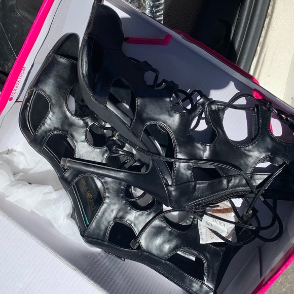 Heels - Picture 3 of 8